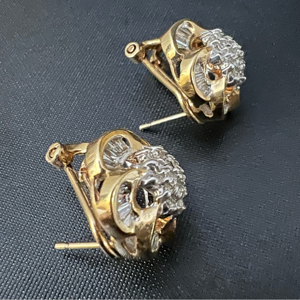 🔥SUPER SALE REDUCTION🔥✅PRICE FIRM✅ 14k Solid Gold Flower Diamond Earrings - Picture 8 of 17